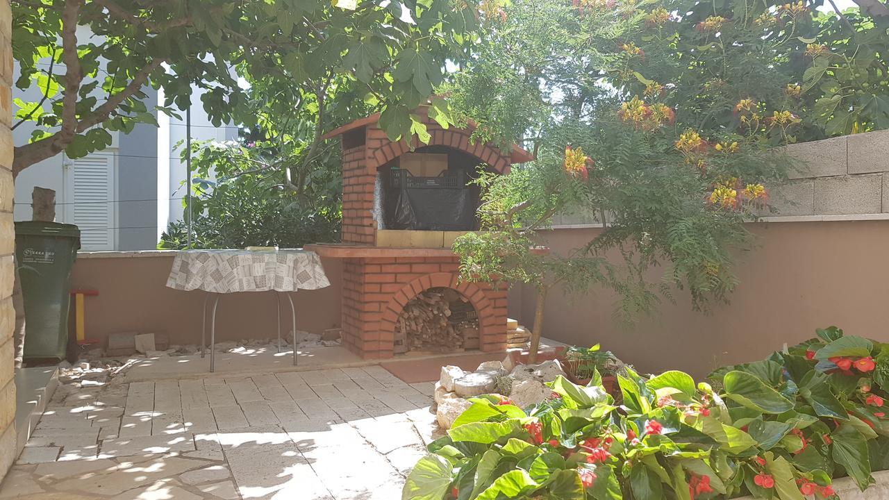 Apartments Mislav Новаля Екстериор снимка