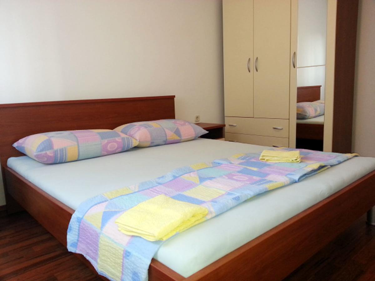 Apartments Mislav Новаля Екстериор снимка
