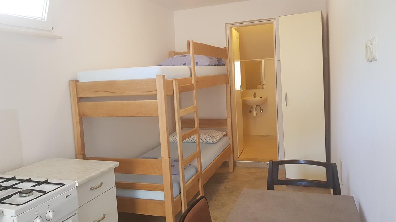 Apartments Mislav Новаля Екстериор снимка