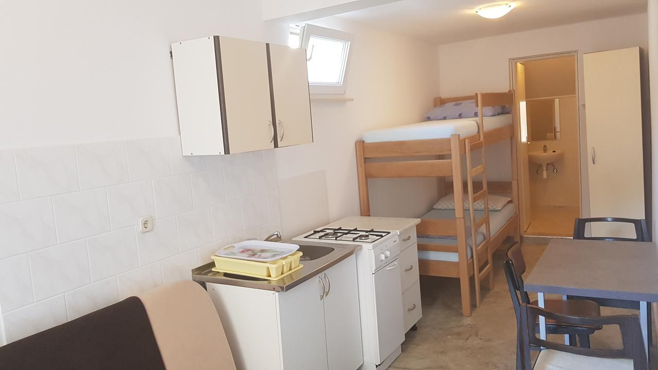 Apartments Mislav Новаля Екстериор снимка
