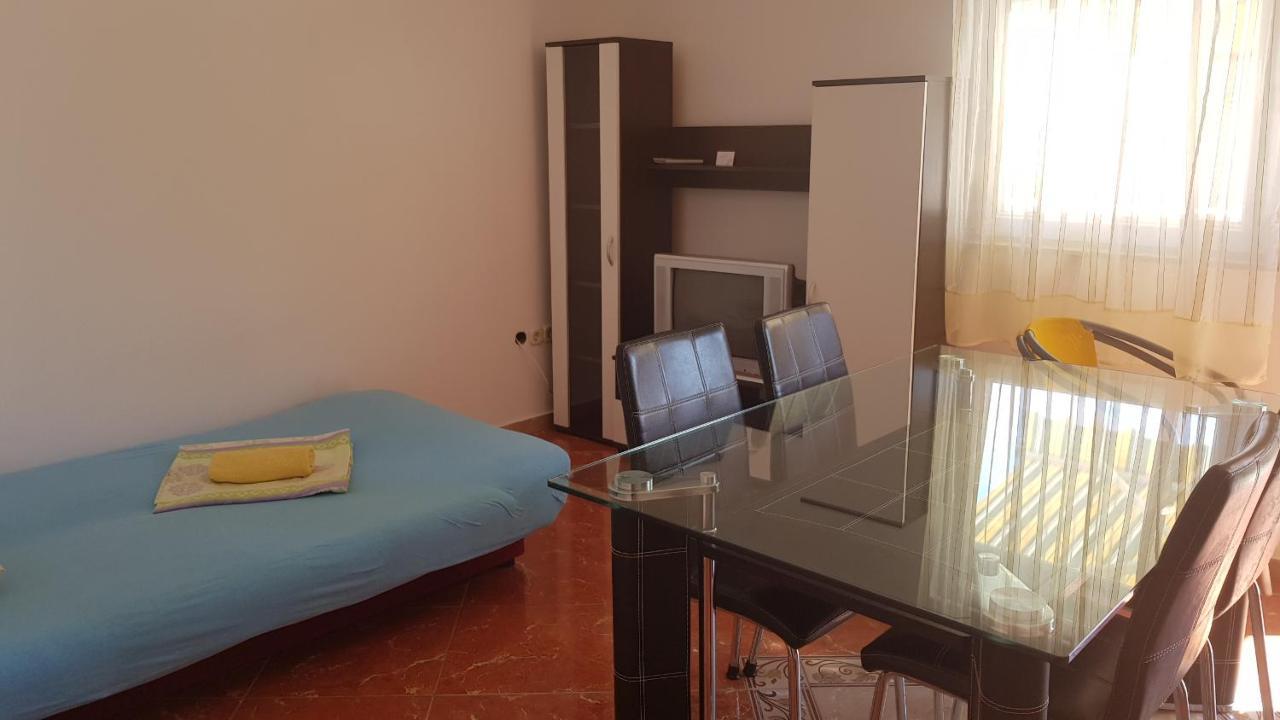 Apartments Mislav Новаля Екстериор снимка
