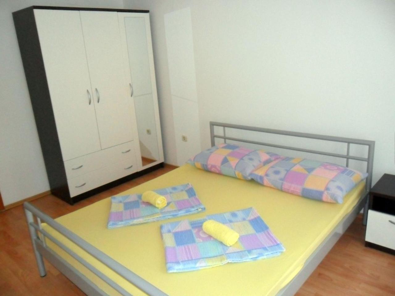 Apartments Mislav Новаля Екстериор снимка