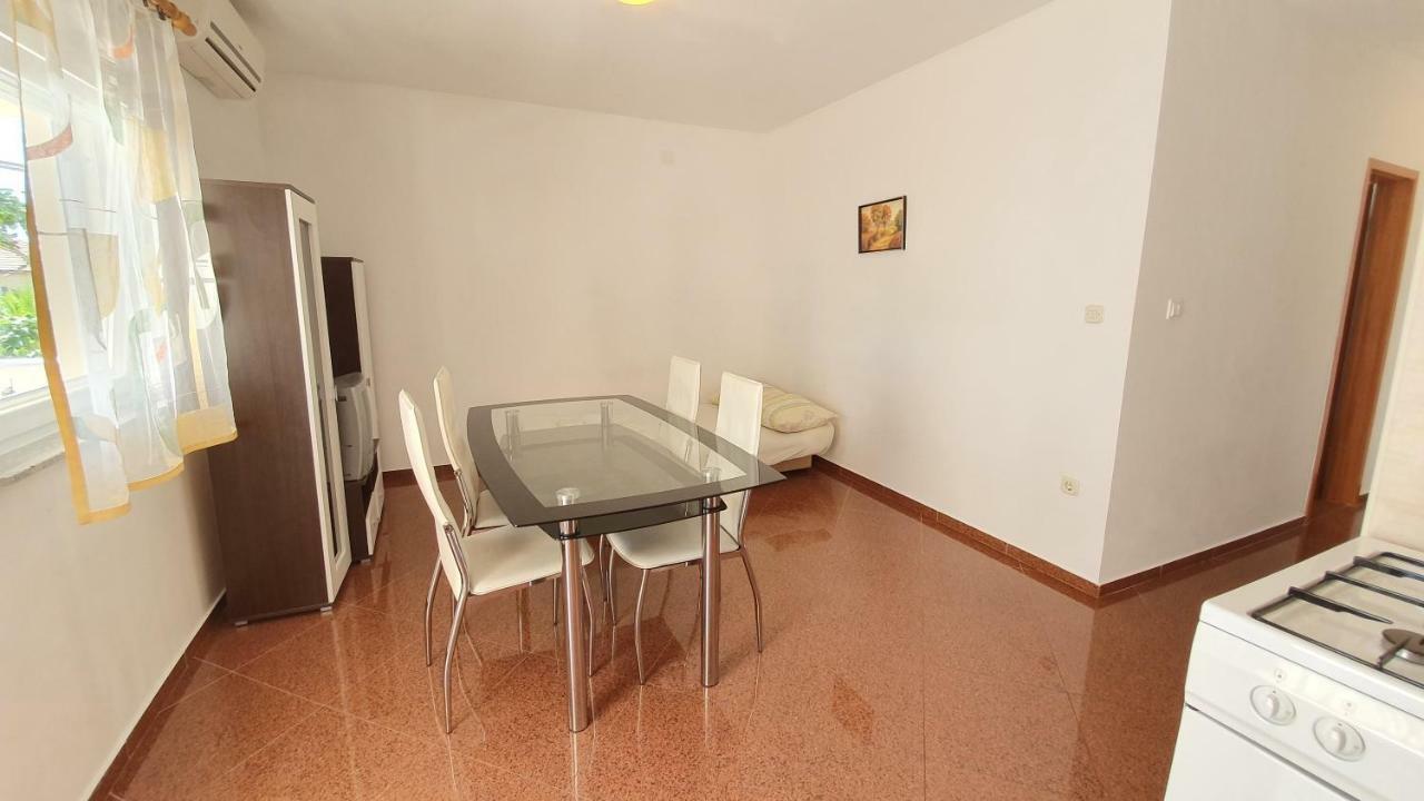 Apartments Mislav Новаля Екстериор снимка
