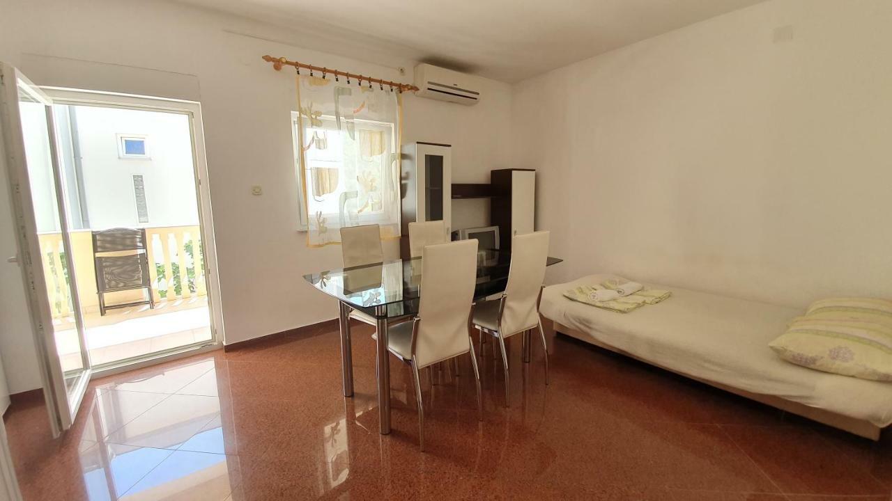 Apartments Mislav Новаля Екстериор снимка