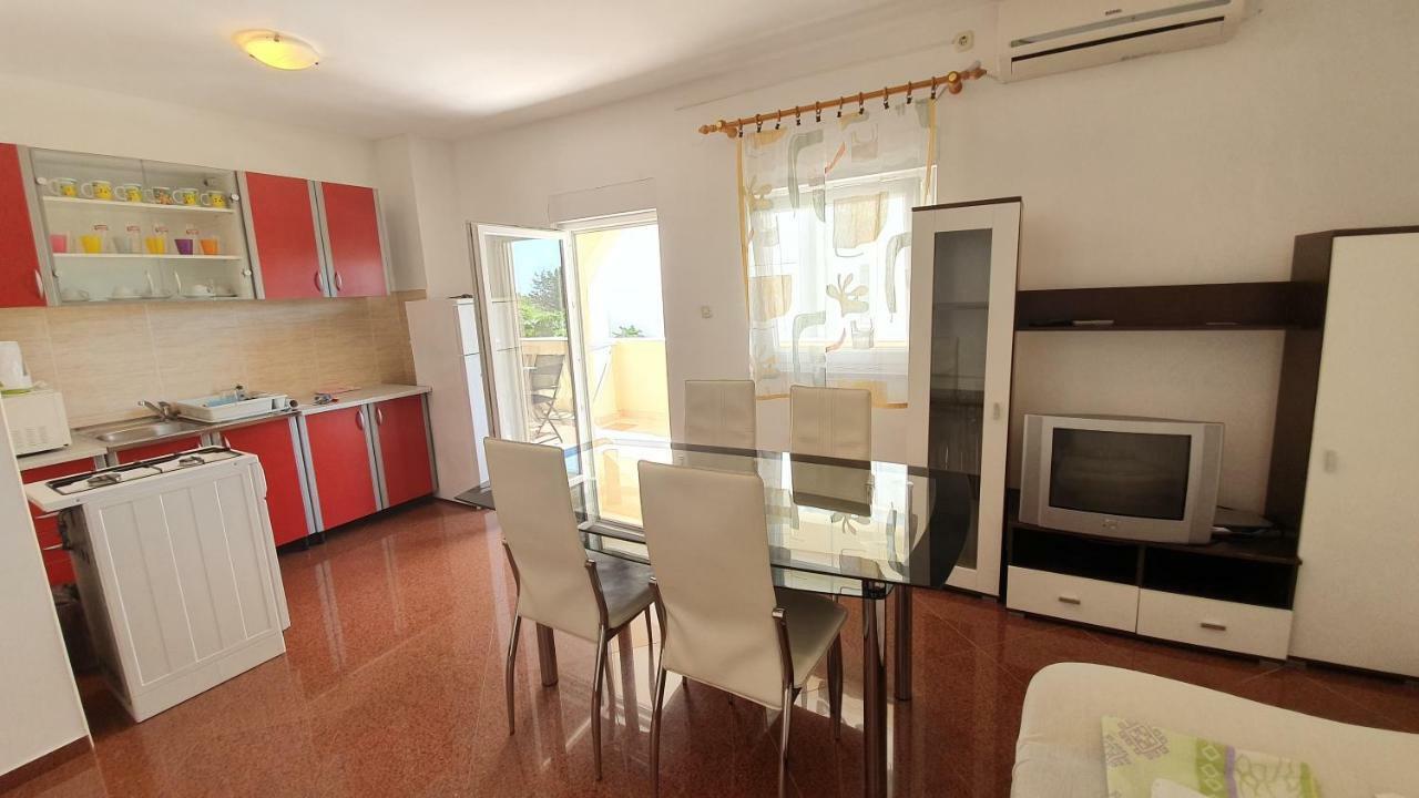 Apartments Mislav Новаля Екстериор снимка