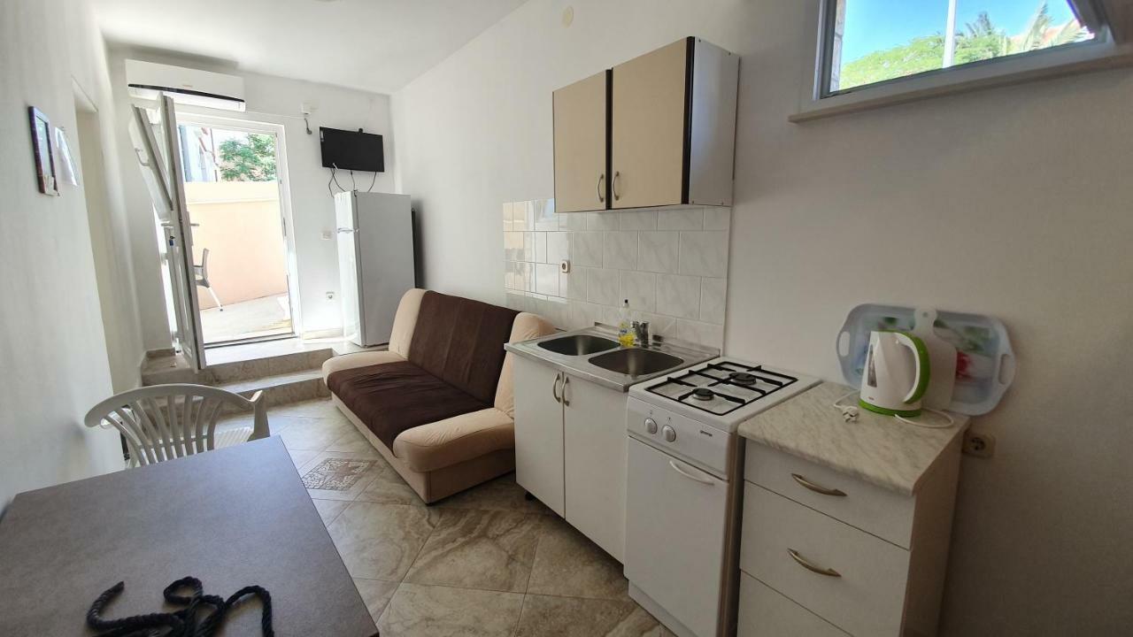 Apartments Mislav Новаля Екстериор снимка