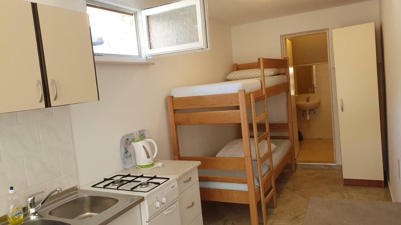 Apartments Mislav Новаля Екстериор снимка