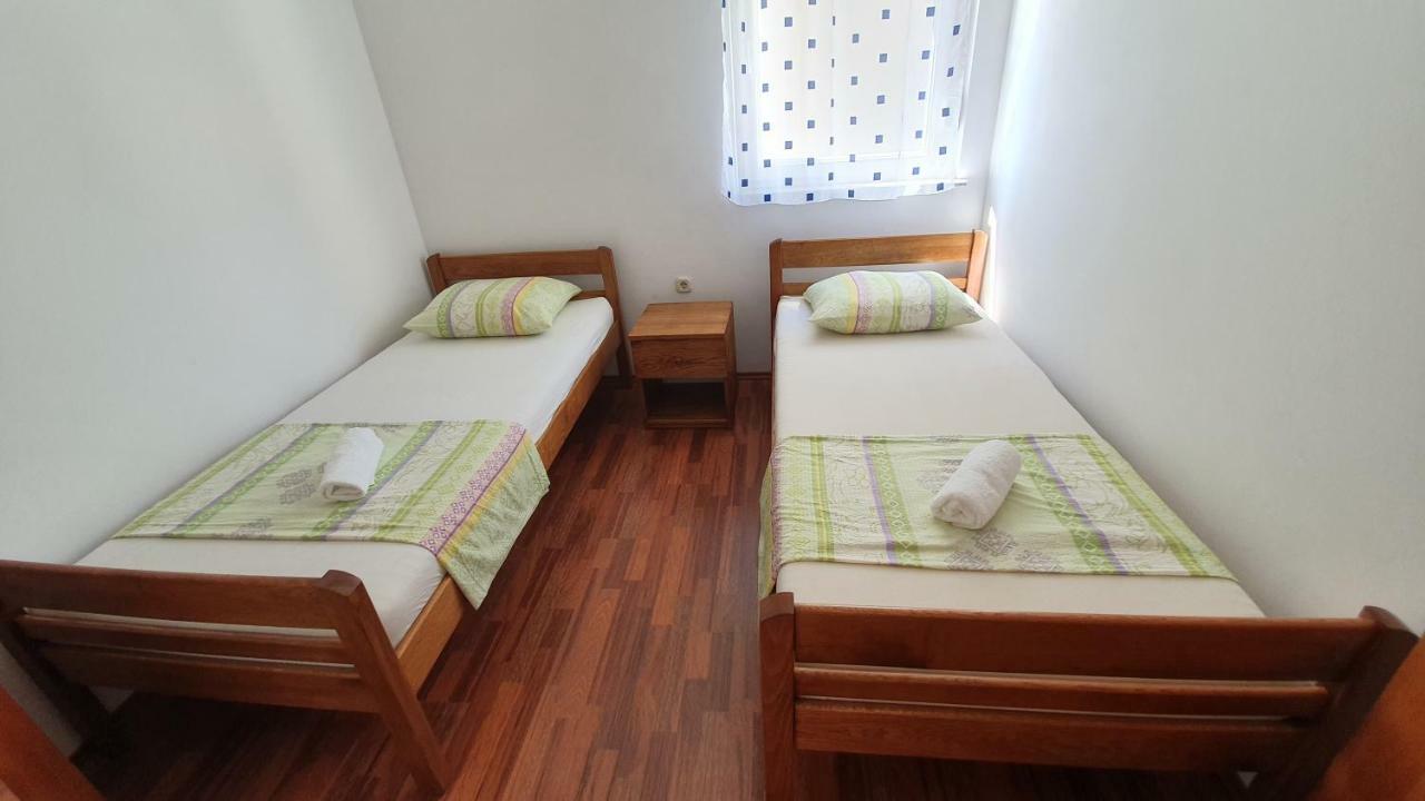 Apartments Mislav Новаля Екстериор снимка