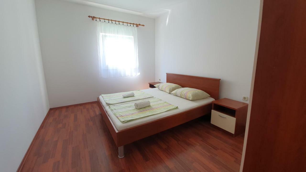 Apartments Mislav Новаля Екстериор снимка