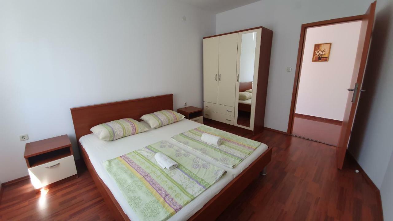 Apartments Mislav Новаля Екстериор снимка